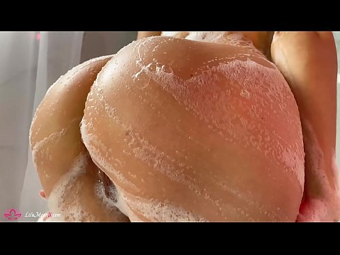 ❤️ Donkerkop masturbeer poes met vibrator tot intense orgasme in stort ️❌ Mooi pornografie by ons ️❤